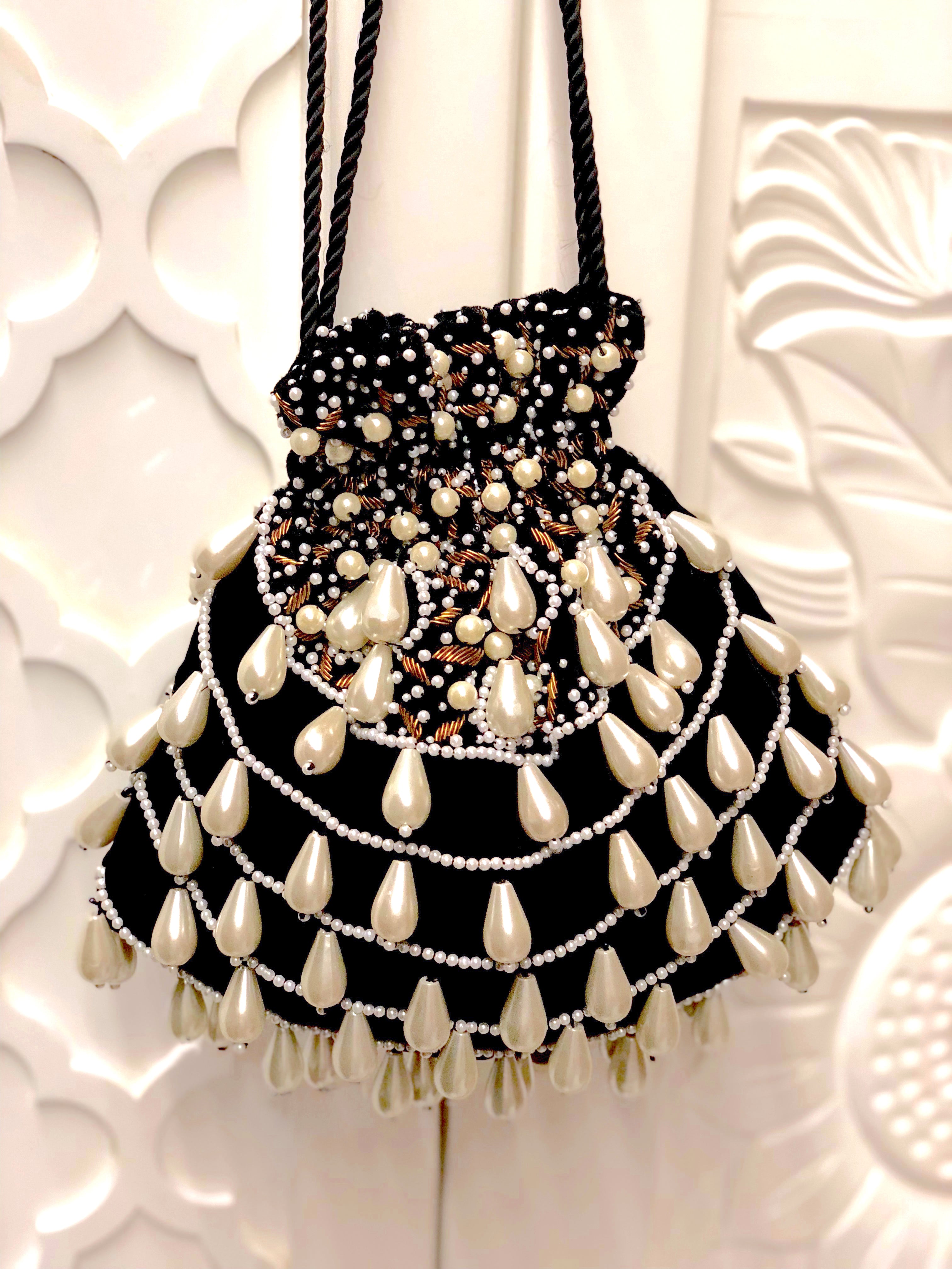 Black Tear Drop Flapper
