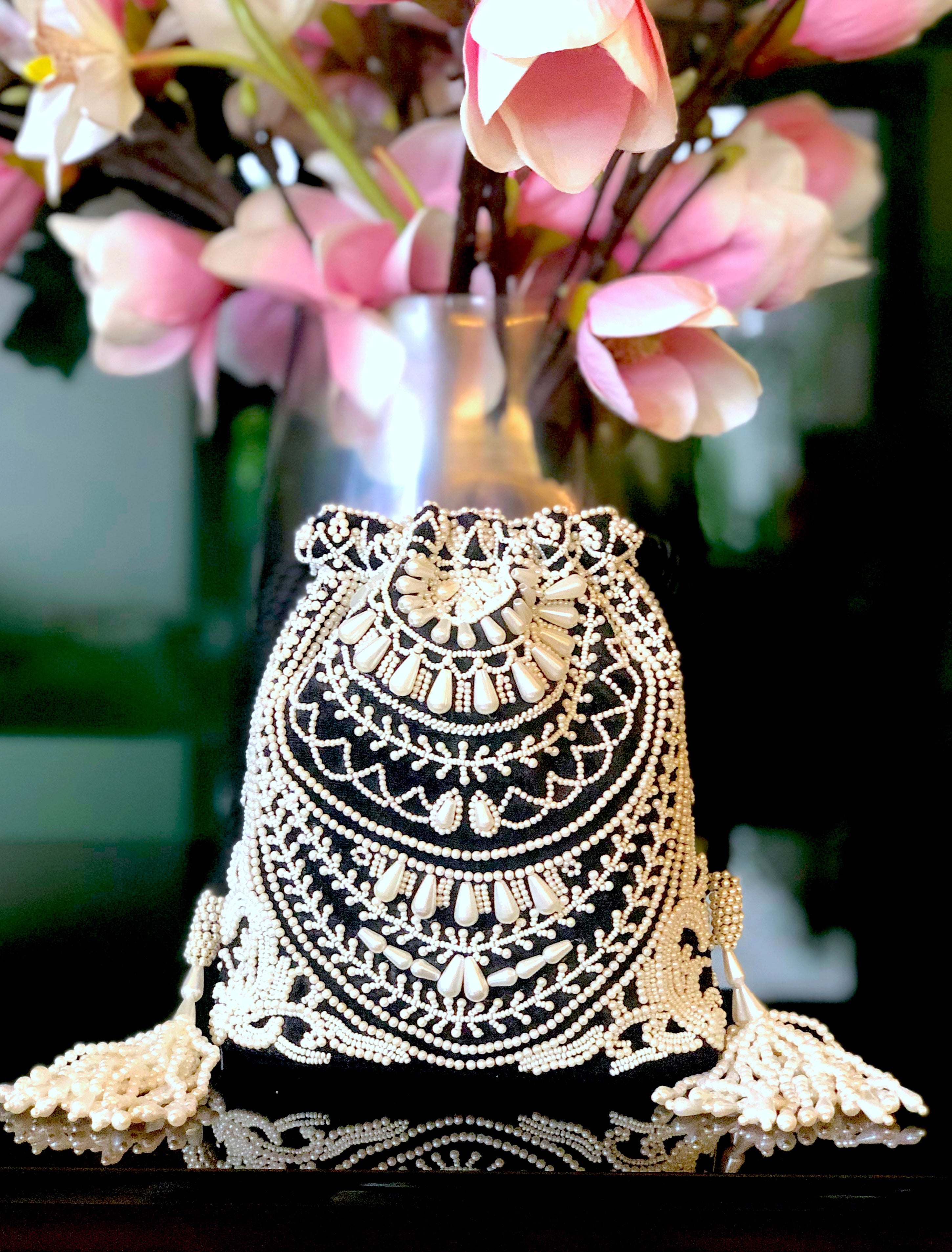Black Pearl Necklace Bucket