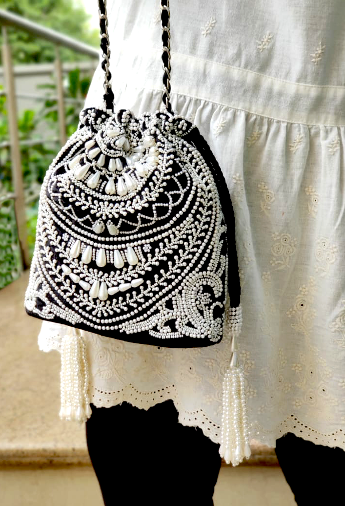 Black Pearl Necklace Bucket