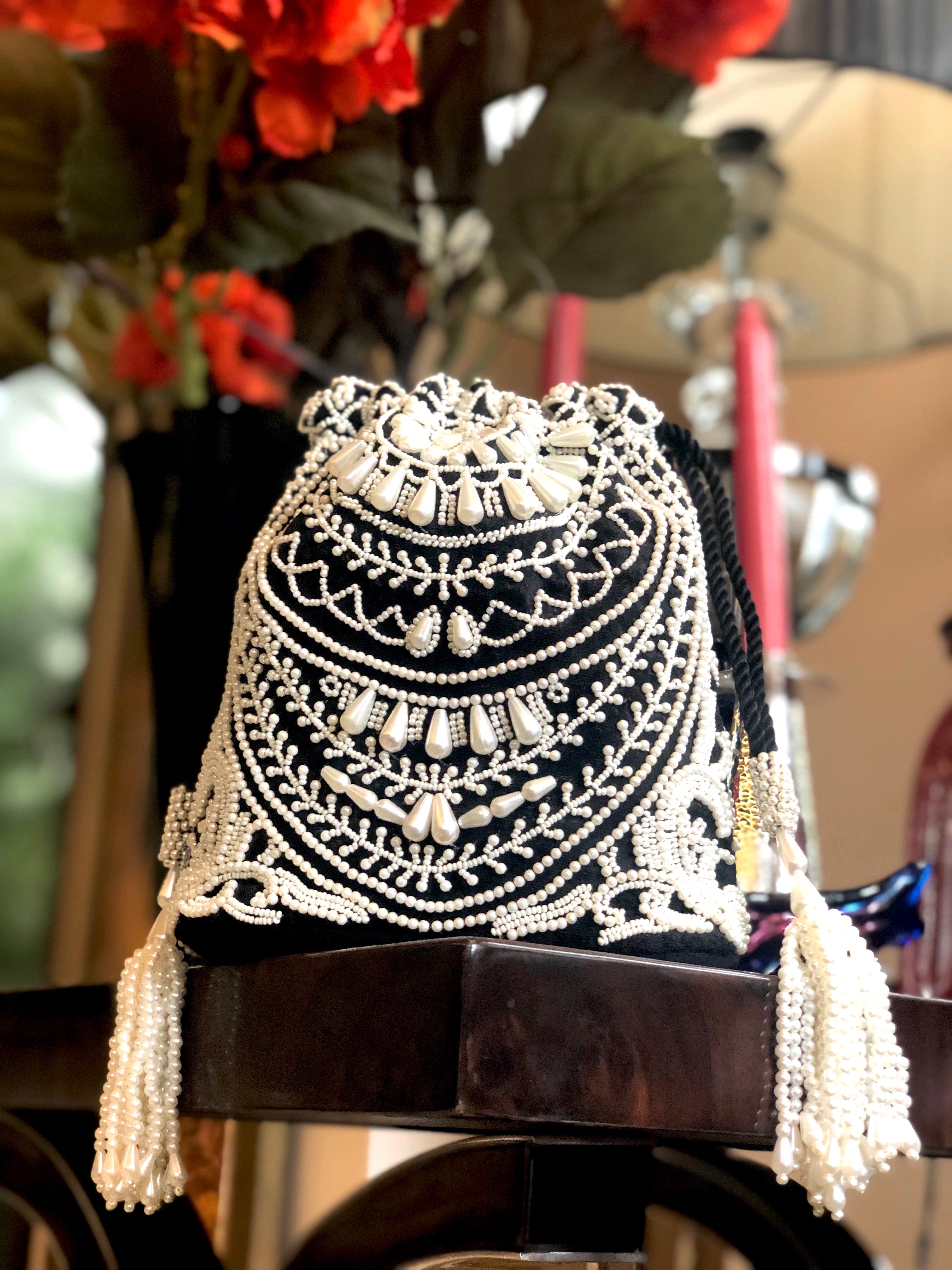 Black Pearl Necklace Bucket