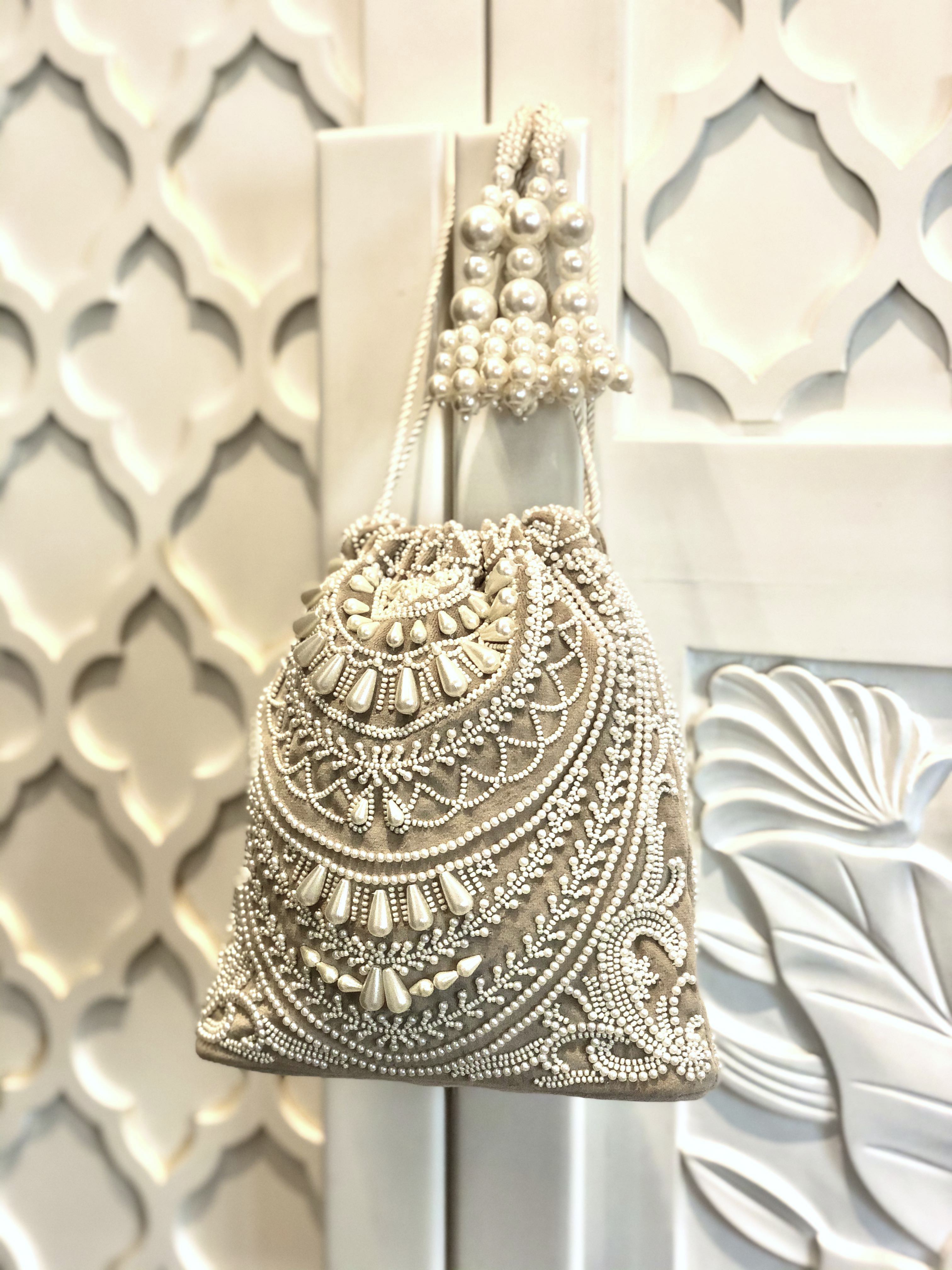 Beige Pearl Necklace Bucket